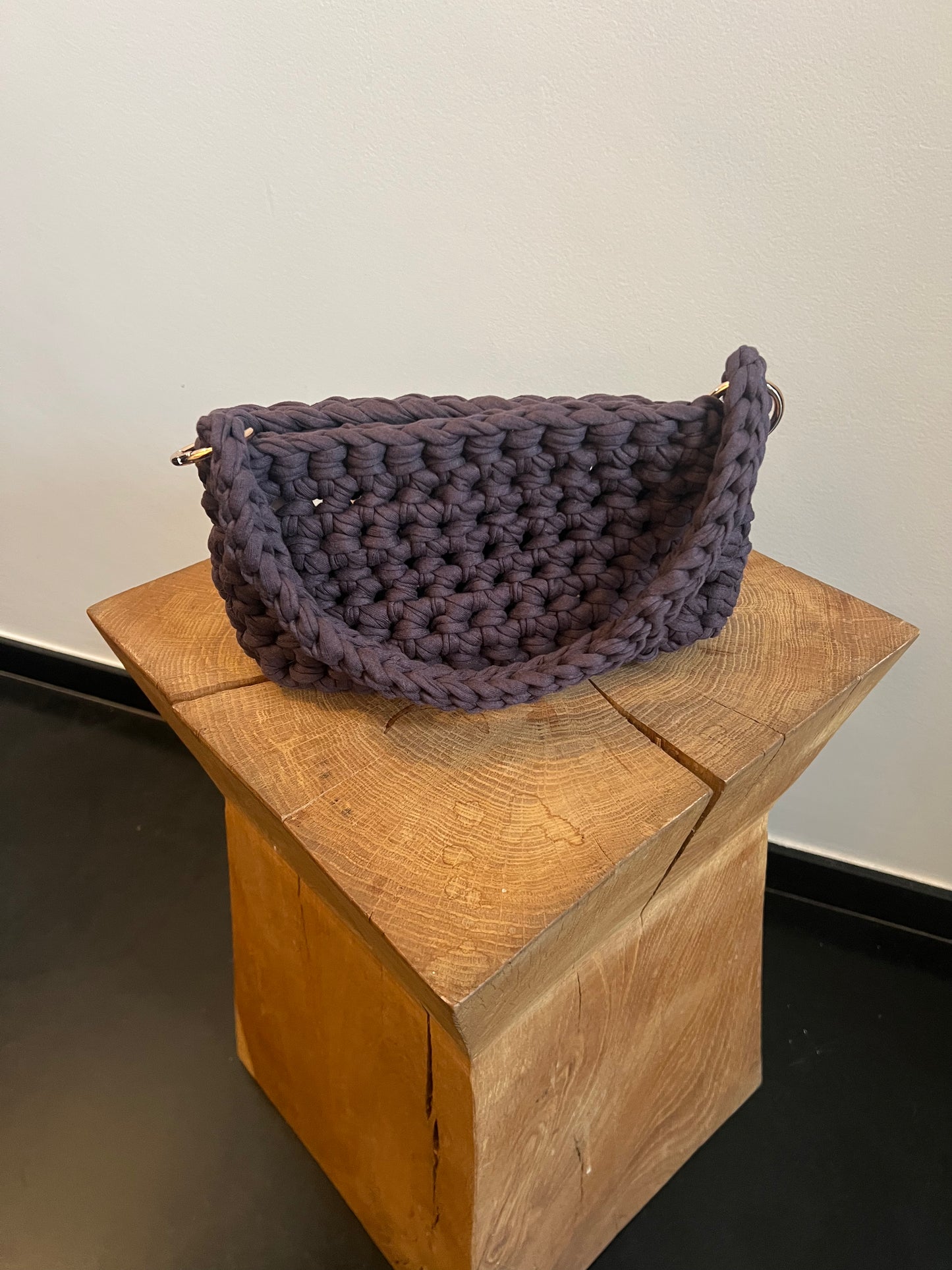 Honnie Clutch - Handmade crochet bag