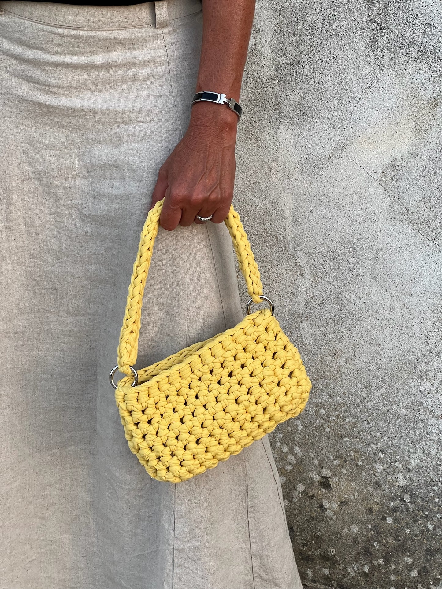Honnie Clutch - Handmade crochet bag