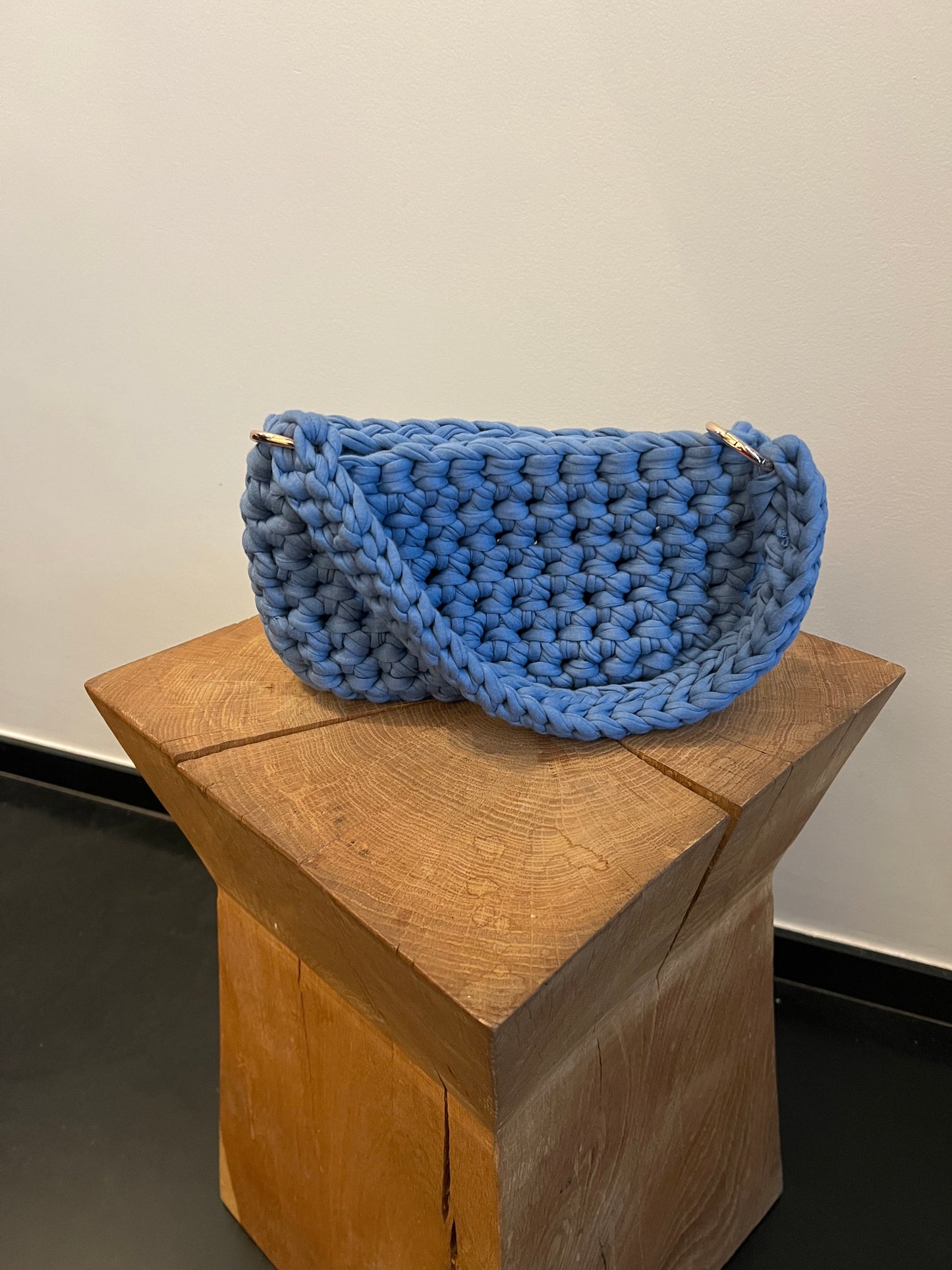 Honnie Clutch - Handmade crochet bag