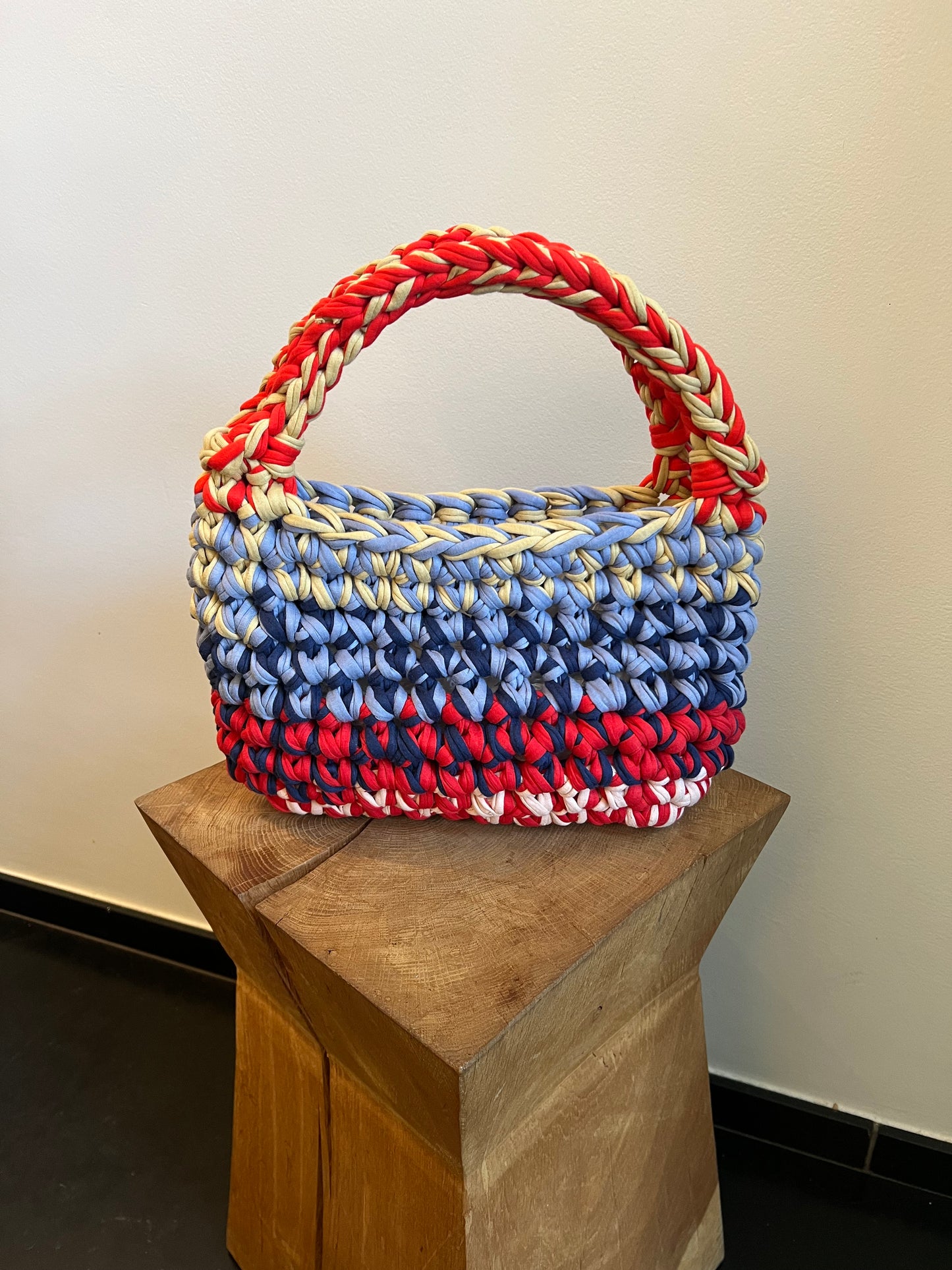 Honnie Cosmo - Handmade crochet bag
