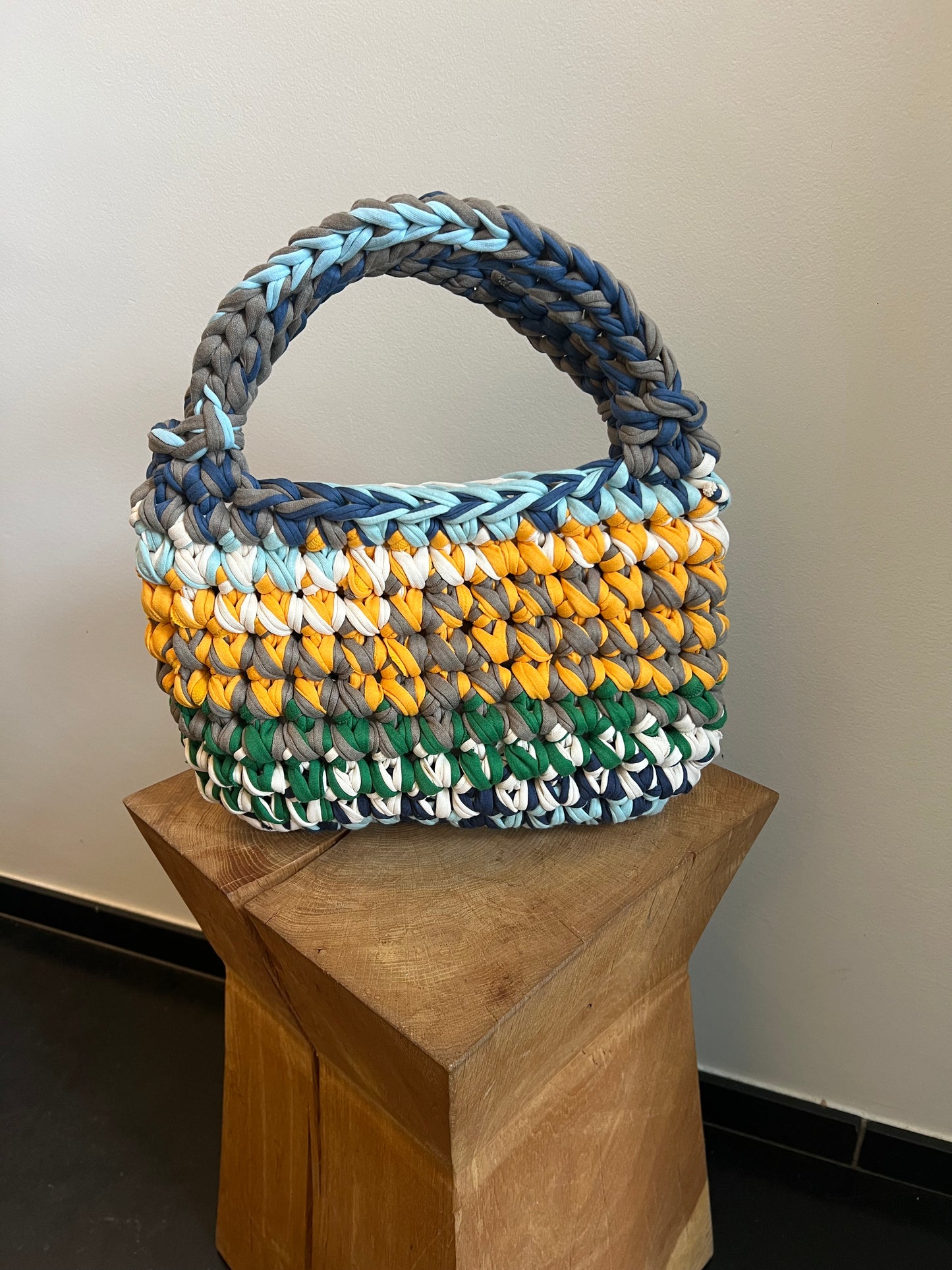 Honnie Cosmo - Handmade crochet bag