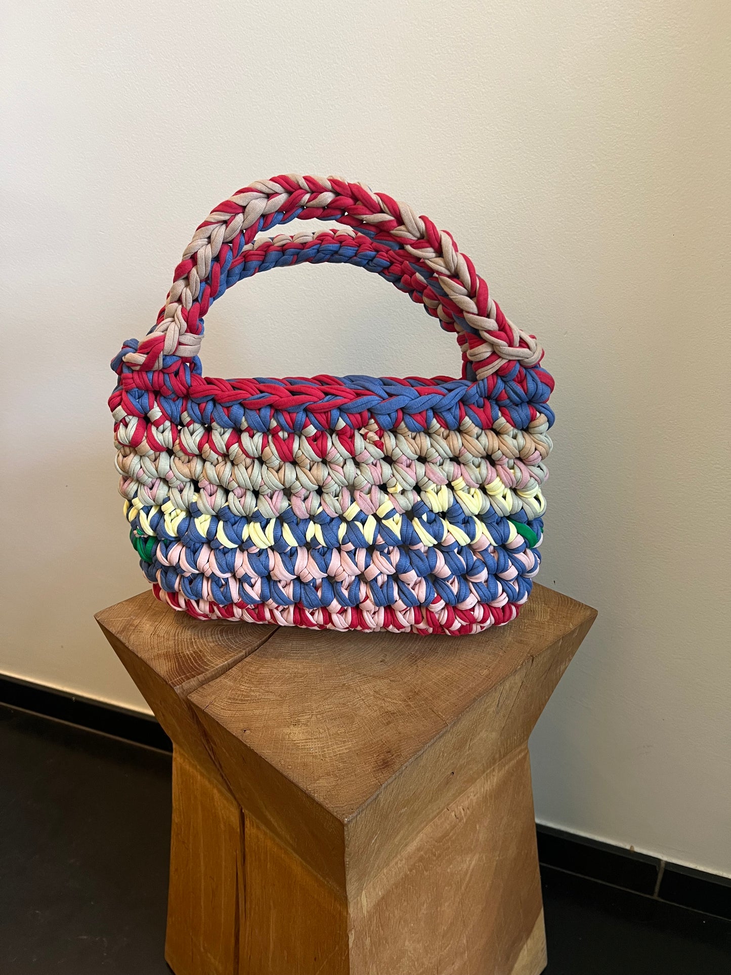 Honnie Cosmo - Handmade crochet bag